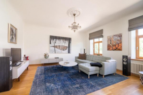 Elegant and spacious apartment